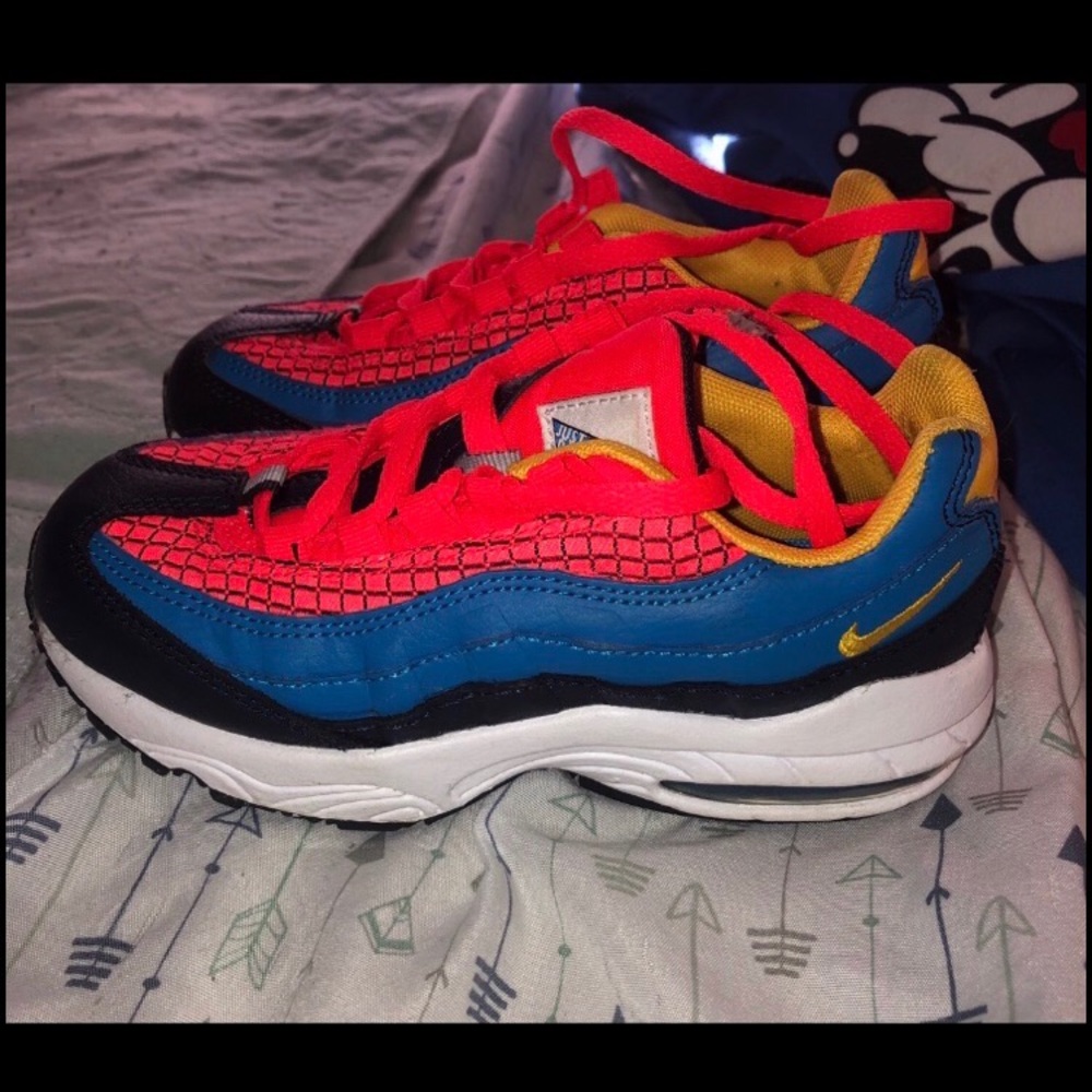 Boys! NIKES! NEW!